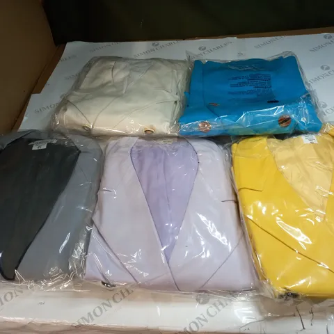LOT OF APPROX 5 ASSORTED CLOTHING ITEMS IN VARIOUS SIZES