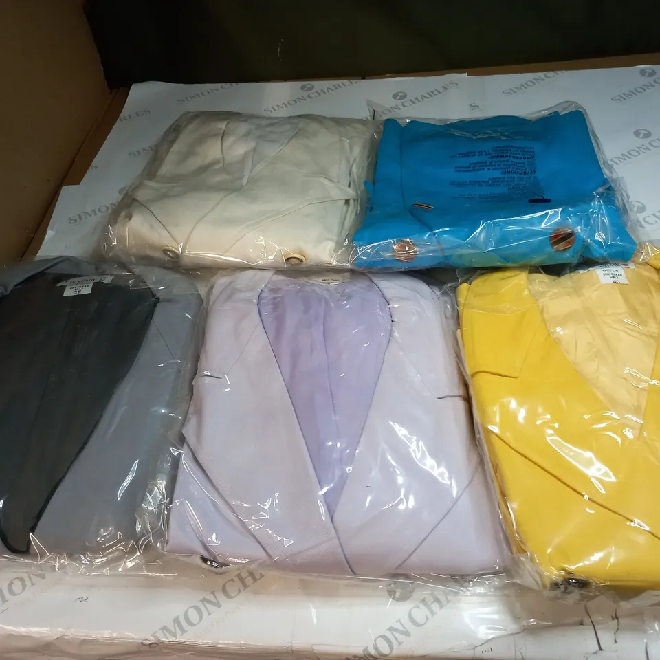 LOT OF APPROX 5 ASSORTED CLOTHING ITEMS IN VARIOUS SIZES