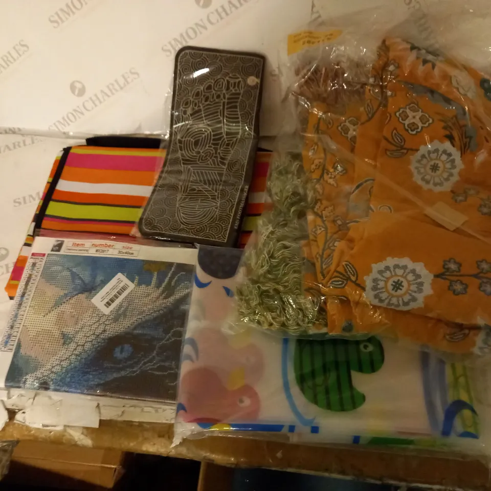 BOXED ASSORTMENT OF APPROX 10 HOUSEHOLD ITEMS INCUDING THROWS, SHOWER CURTAIN, MATS, ETC