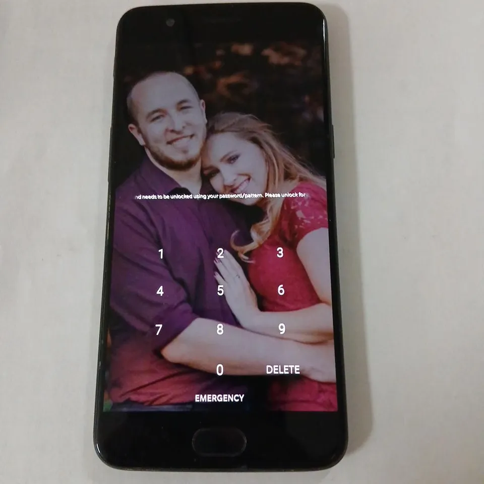 ONE PLUS SMART PHONE – BLACK – DUAL CAMERA, LOCKED SCREEN