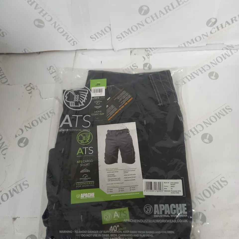 BAGGED APACHE CARGO WORK SHORTS SIZE 40