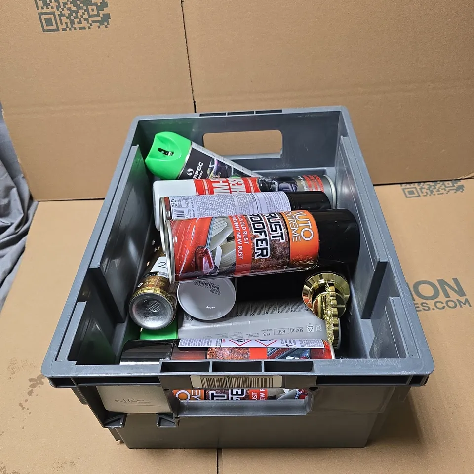 TOTE OF APPROXIMATELY 9 ASSORTED AEROSOL PRODUCTS TO INCLUDE TRIM FIX ADHESIVE, SOPPEC FOREST FLUO MARKER, AUTO EXTREME RUST ROOFER ETC