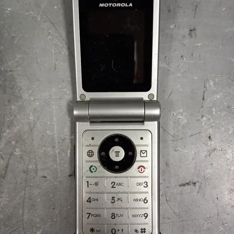 MOTOROLLA W375 FLIP MOBILE PHONE
