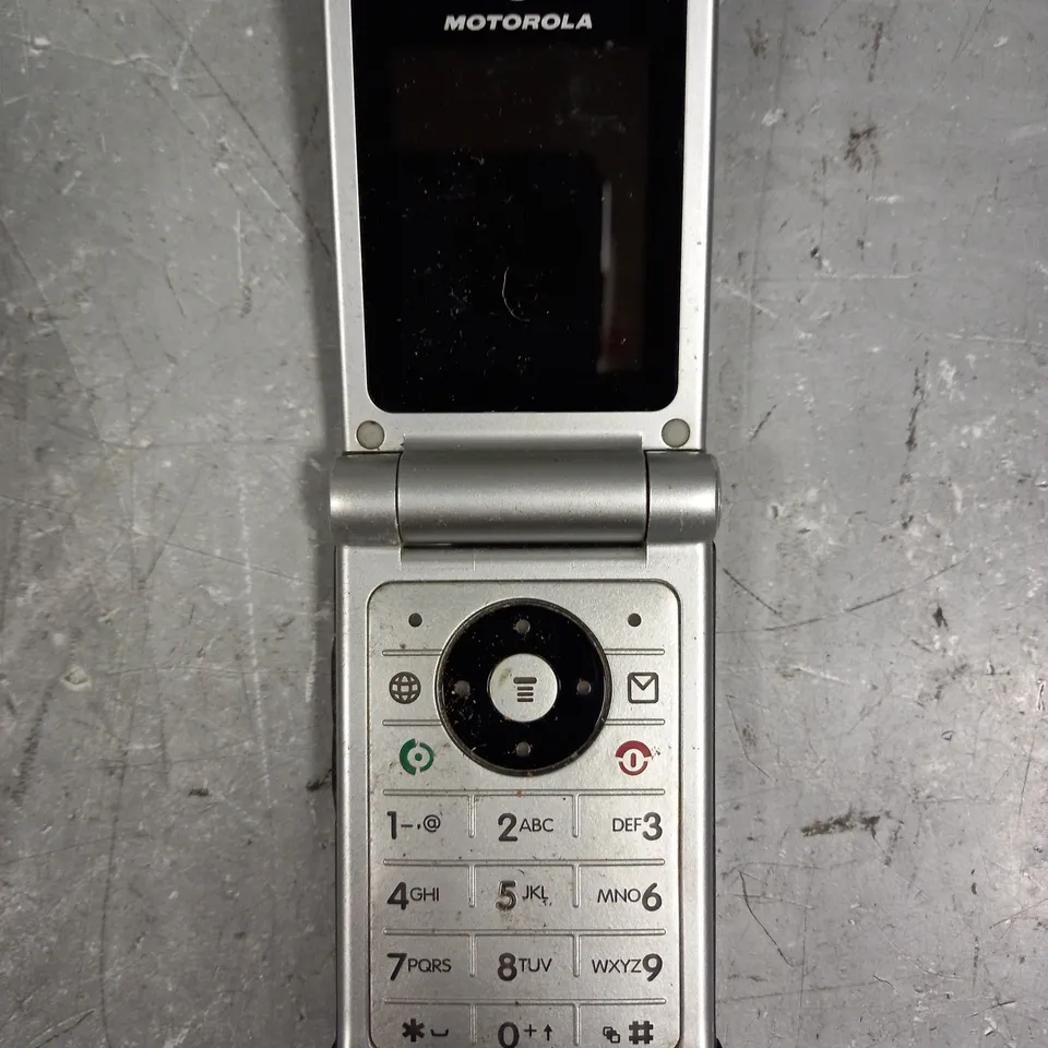 MOTOROLLA W375 FLIP MOBILE PHONE 