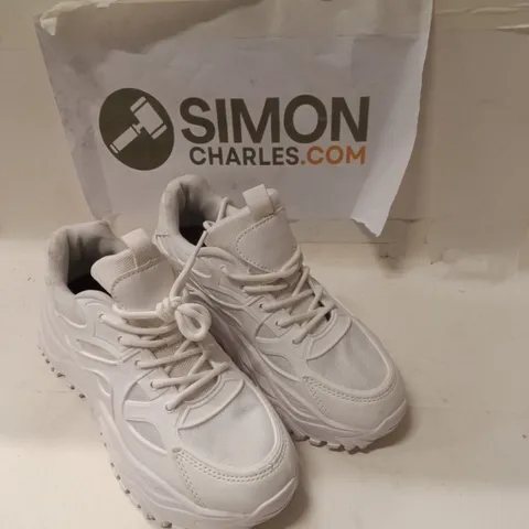 WHITE CHUNKY SNEAKERS (UNBRANDED) β MEN'S SHOES (NO SIZE - ESTIMATED SIZE 6)