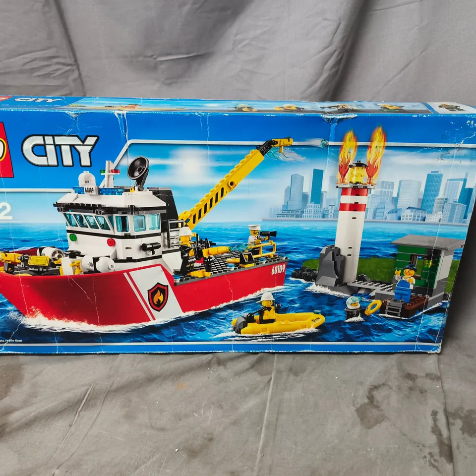 LEGO CITY 60109 FIRE BOAT