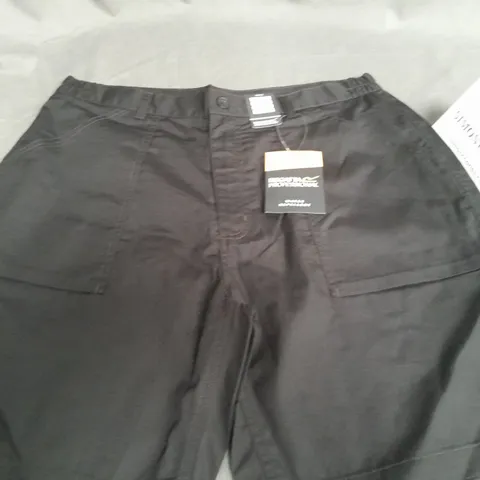 REGATTA BLACK ACTION SHORTS - UK 36"