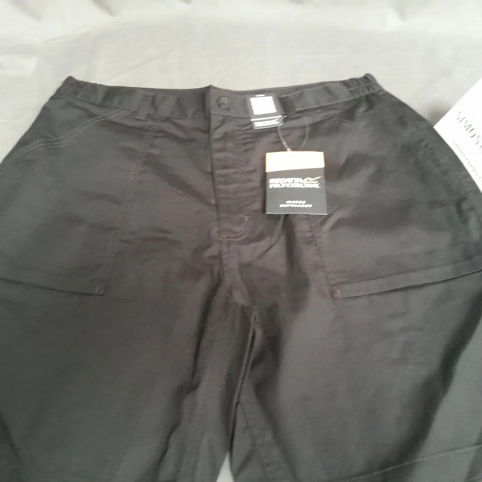REGATTA BLACK ACTION SHORTS - UK 36"
