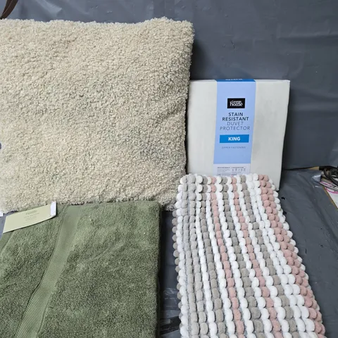 APPROXIMATELY 10 HOUSEHOLD ITEMS TO INCLUDE STAIN RESISTANT DUVET PROTECTOR, BATH TOWELS AND A BATH MAT