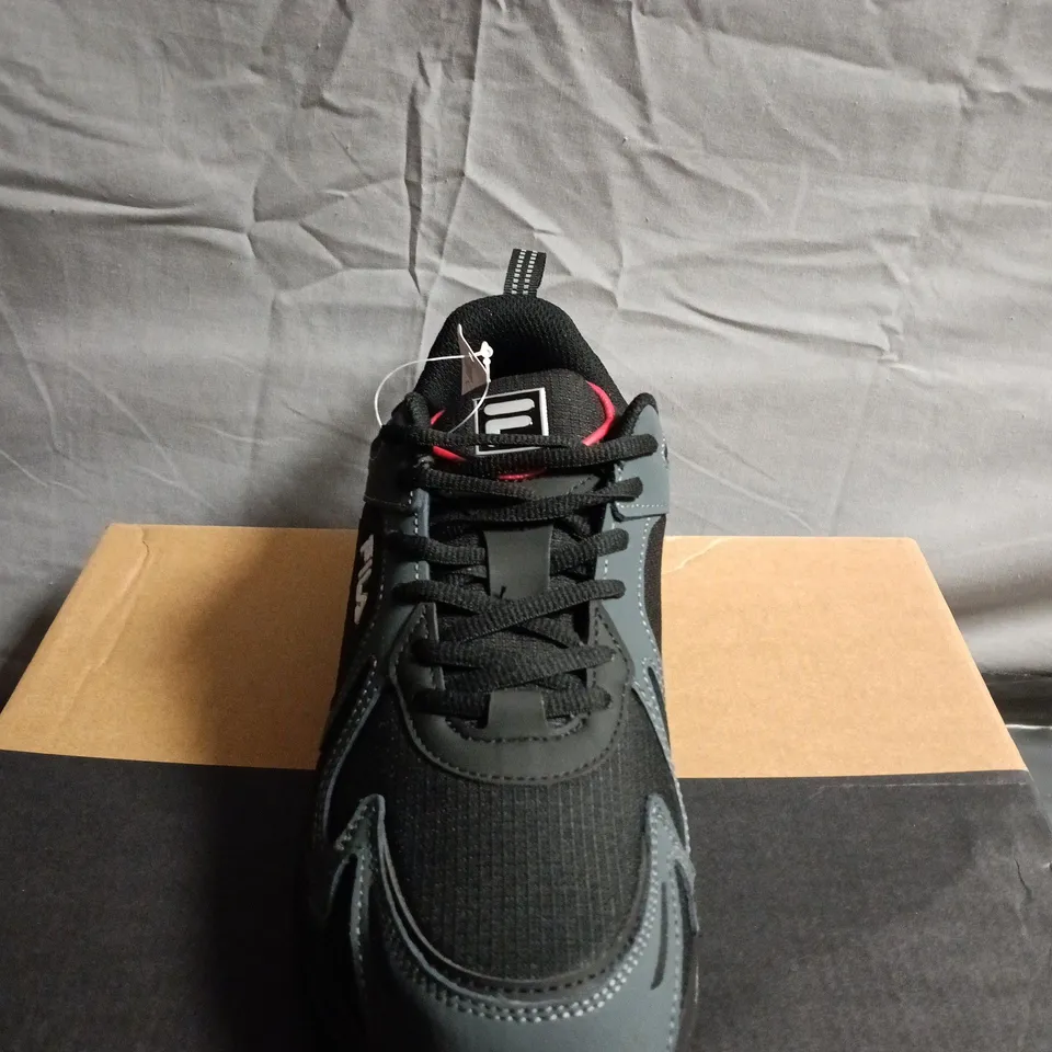 BOXED PAIR OF FILA TRAINERS – BLACK/GREY, MEN'S - UK SIZE 8.5