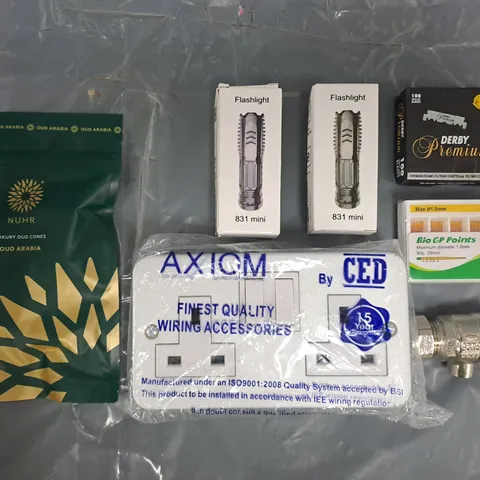APPROXIMATELY 20 ASSORTED HOUSEHOLD ITEMS TO INCLUDE NUHR LUXURY OUD CONES, 831 MINI FLASHLIGHT, ETC