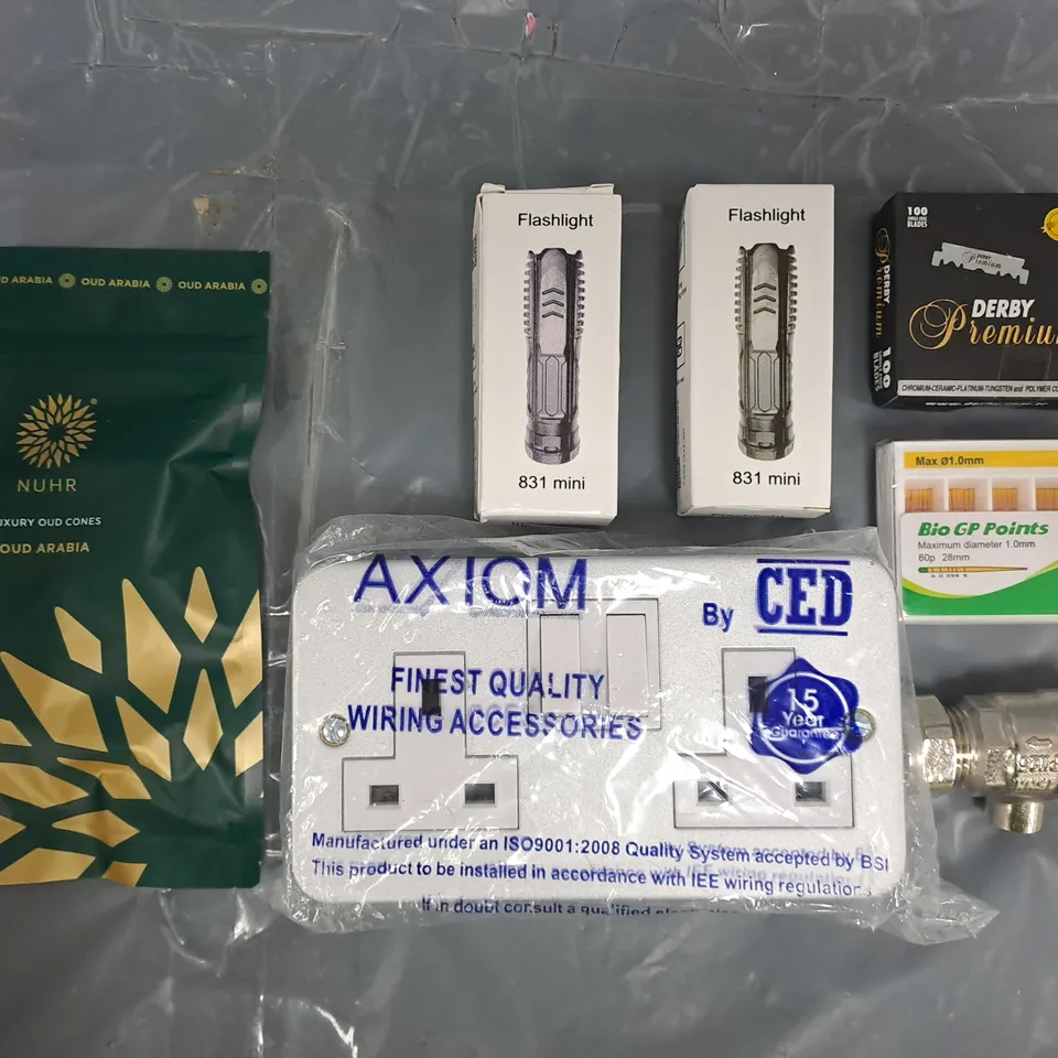 APPROXIMATELY 20 ASSORTED HOUSEHOLD ITEMS TO INCLUDE NUHR LUXURY OUD CONES, 831 MINI FLASHLIGHT, ETC