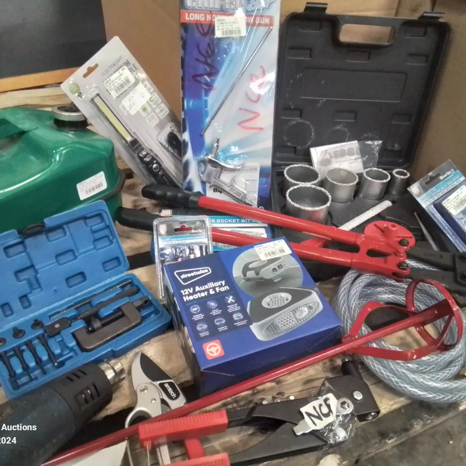 BOX CONTAINING MIXED TOOLS TO INCLUDE: GRIT HOLE SAW SET, BOLT CUTTERS, 12V AUXILIARY HEATER AND FAN, HEAT GUN, PETROL CAN, SOCKET SETS, AIR HOSES ETC,