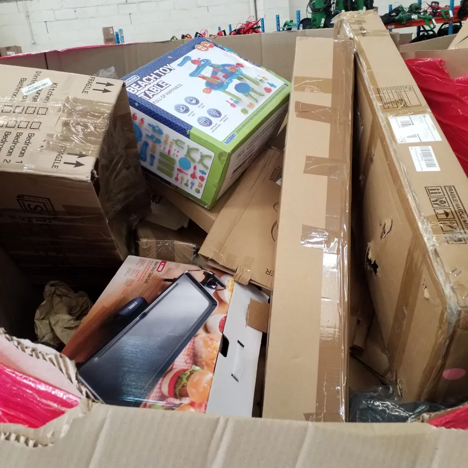 PALLET OF ASSORTED PRODUCTS INCLUDING VELVET HANGERS, PHOTO FRAME, PLANT POTS, WATER TABLE PLAY SET, KITCHEN PLAYSET