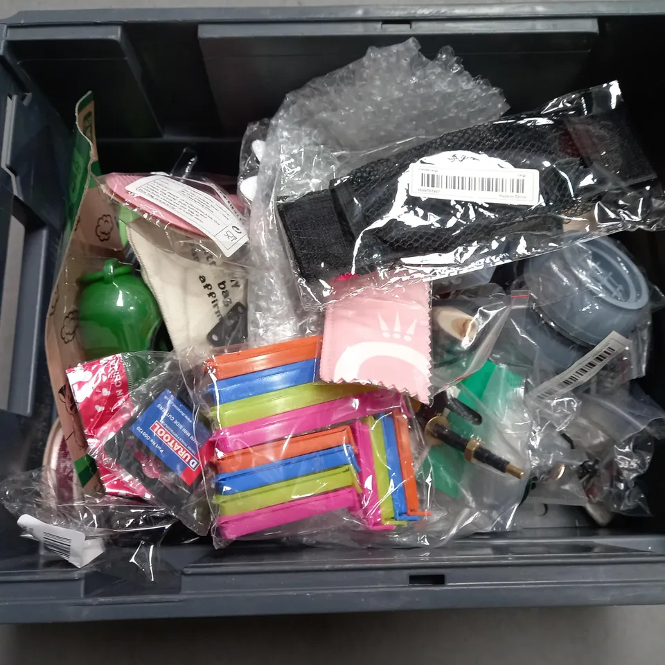 APPROXIMATELY 20 ASSORTED HOUSEHOLD ITEMS TO INCLUDE PANDORA CLEANING SET , MICROPHONES , INCENSE CONES , ETC 