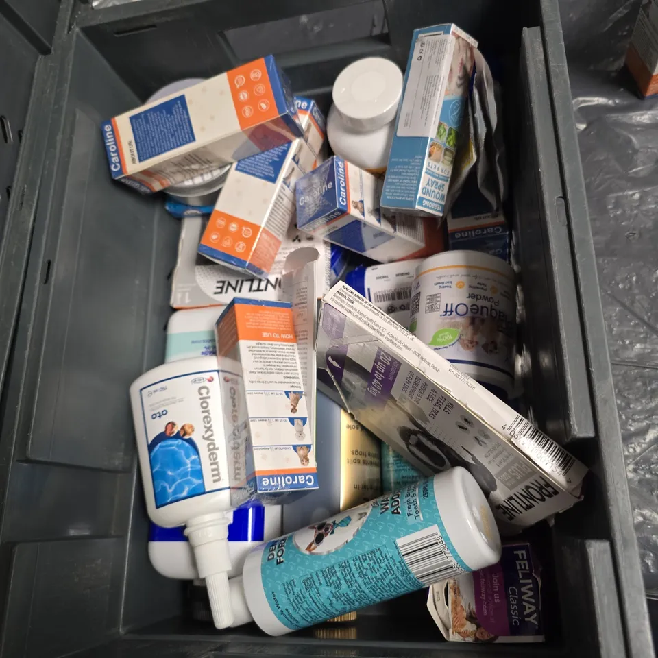 LARGE QUANTITY OF ASSORTED PET MEDICINES AND SUPPLIES