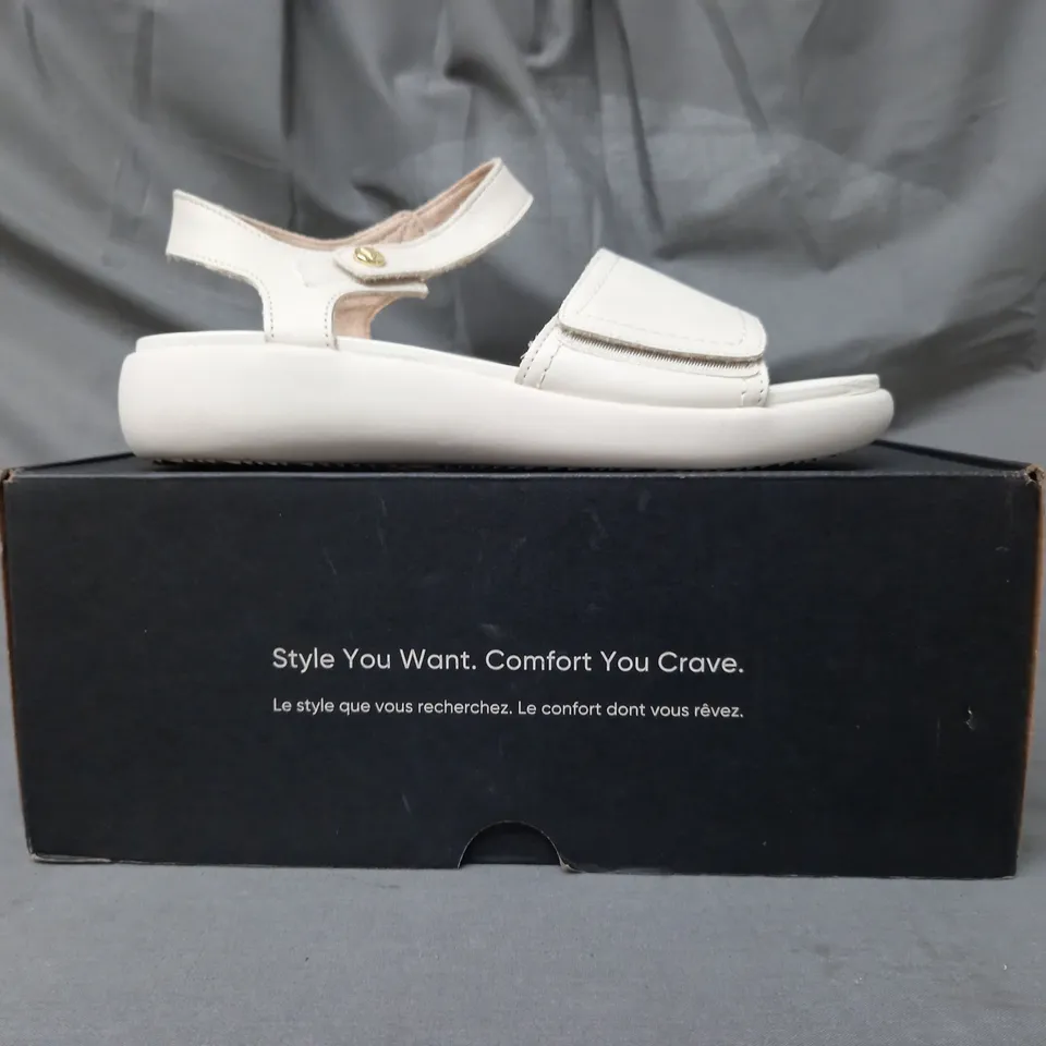 BOXED PAIR OF VIONIC SANDALS IN CREAM SIZE 4