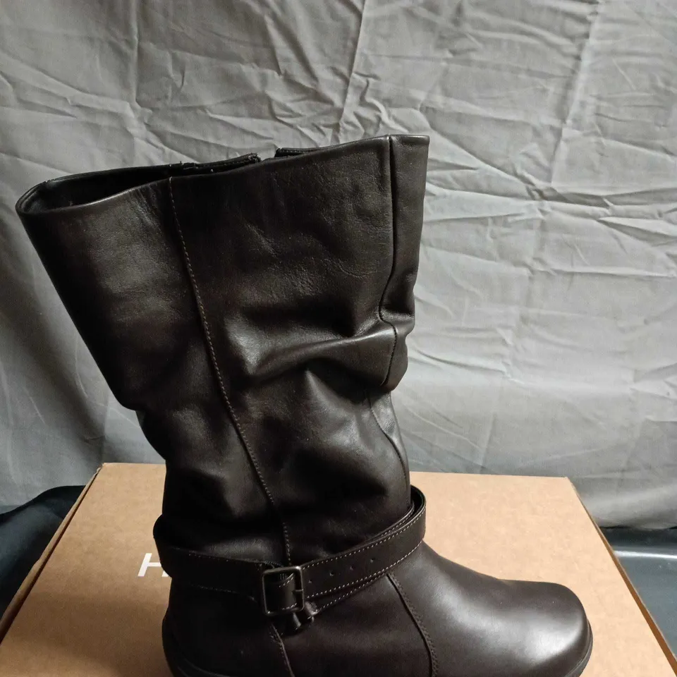 BOXED PAIR OF HOTTER WOMEN'S BLACK LEATHER KNEE-HIGH BOOTS - UK SIZE 7