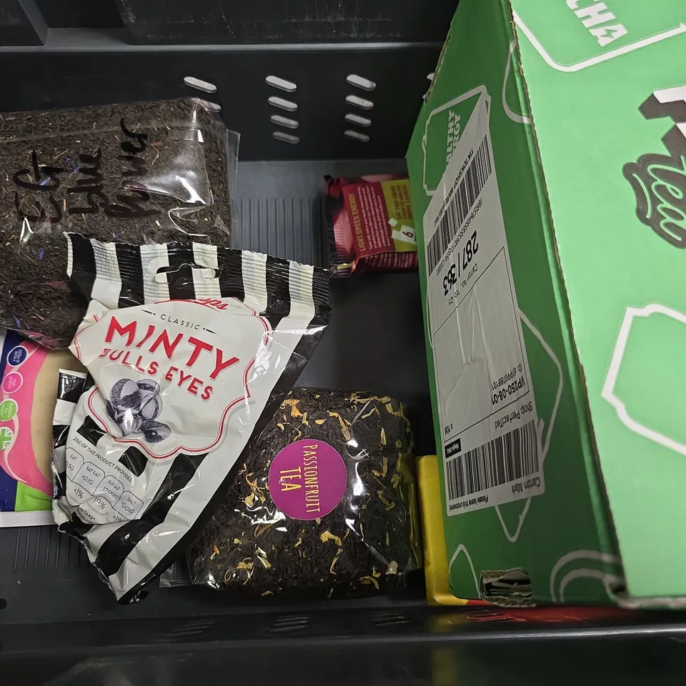 APPROXIMATELY 10 ASSORTED FOOD & DRINKS ITEMS TO INCLUDE - PERFECT TED PEAR GINGER DRINK , TASTE THE DIFFRENCE SWISS CHOCOLATE MINI EGGS , IRISH BLACK BUTTER ETC