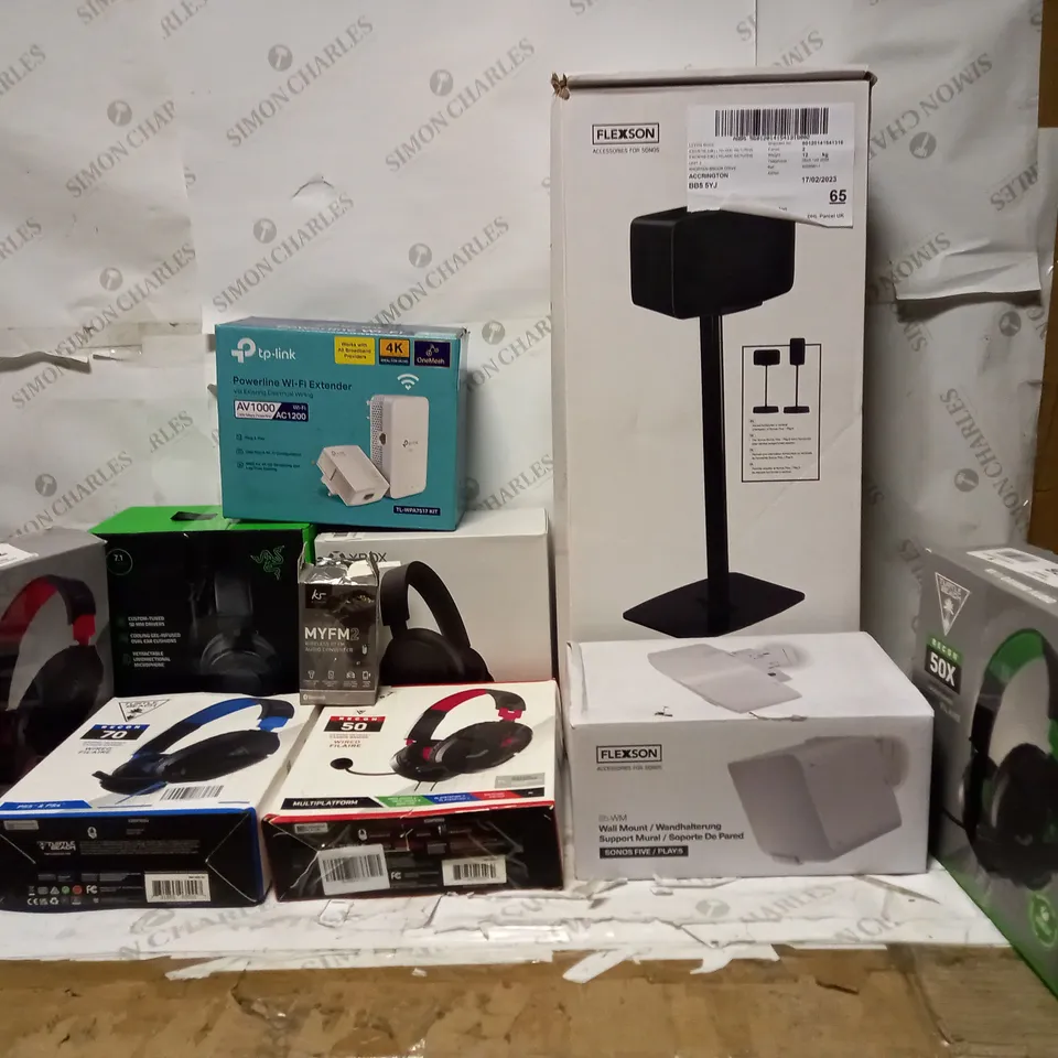 BOX OF APPROXIMATELY 10 ELECTRICAL ITEMS TO INCLUDE HEADSETS, SPEAKER STANDS, WI-FI EXTENDERS, ETC