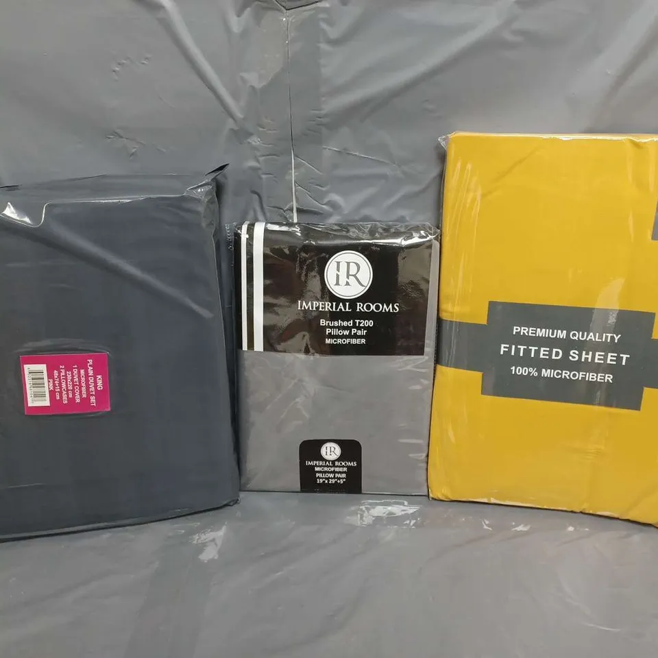 3 ASSORTED BEDDING PRODUCTS TO INCLUDEPLAIN DUVET SET KING SIZE, PILLOW PAIR MICROFIBRE, SINGLE FITTED SHEET OCHRE 