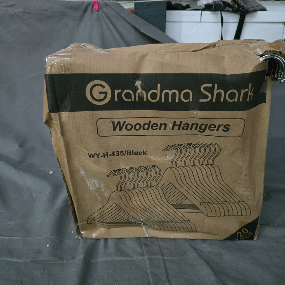 GRANDMA SHARK WOODEN HANGERS - BLACK, 20 PACK