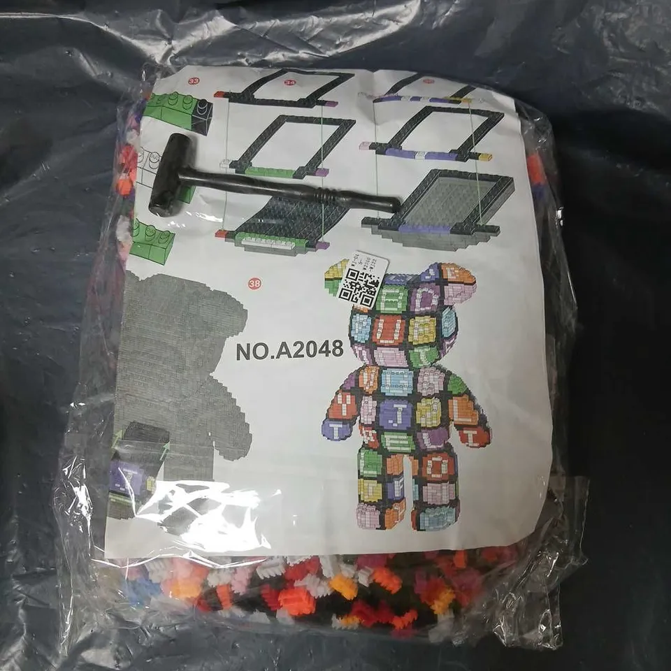 BRICK-BUILT MOUSE CHARACTER FIGURE WITH INSTRUCTION SHEET – TOY