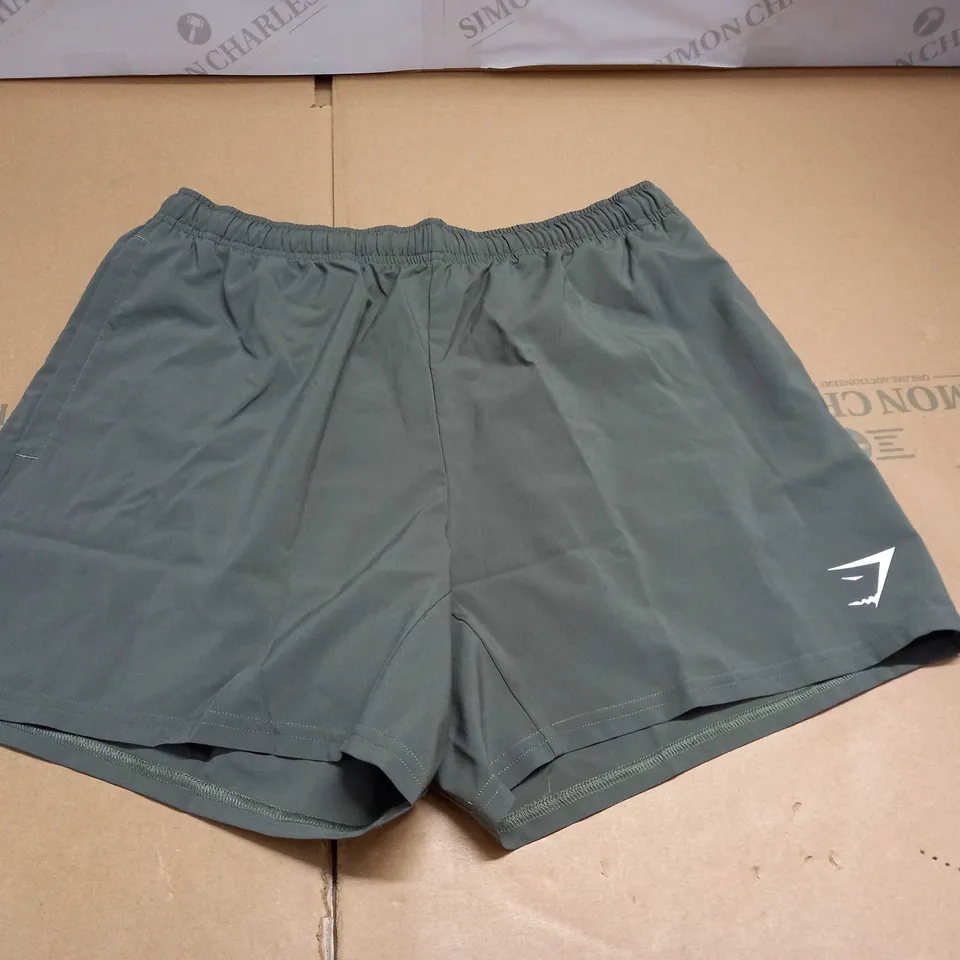 GYMSHARK TRANING SHORTS SIZE M