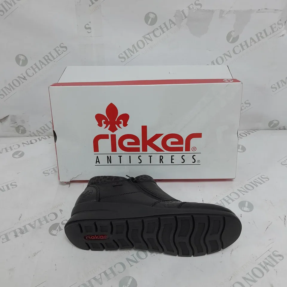 BOXED PAIR OF RIEKER LEATHER DOUBLE ZIP WATER RESISTANT BOOTS IN BLACK SIZE 5