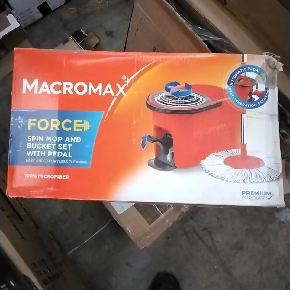 BOXED MACROMAX FORCED SPIN MOP INCLUDES BUCKET AND SET PEDAL 