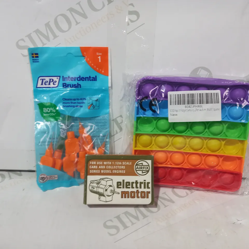 LOT OF APPROXIMATELY 10 ASSORTED HOUSEHOLD ITEMS TO INCLUDE SENSORY TOY, ELECTRIC MOTOR, INTERDENTAL BRUSH, ETC
