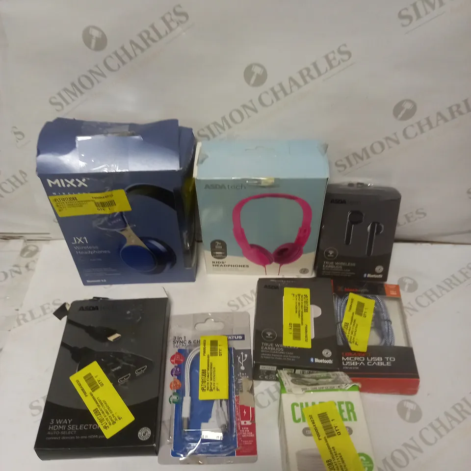 BOX OF APPROXIMATELY 20 ASSORTED ELECTRICAL PRODUCTS TO INCLUDE MIXX WIRELESS HEADPHONES, HDMI SELECTOR, CHARGING CABLES ETC 