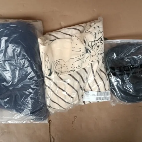 APPROXIMATELY 20 ASSORTED CLOTHING AND FASHION PRODUCTS IN VARIOUS STYLES AND SIZES - COLLECTION ONLY