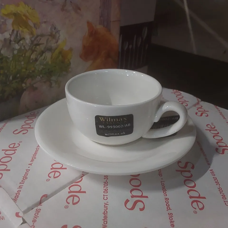 BOXED FINE PORCELAIN ESSPRESSO COFFEE CUPS AND SAUCERS - SET OF 8