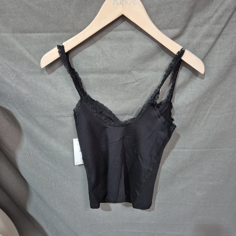 BERSHKA BLACK LACE-TRIM CAMISOLE TOP – WOMEN’S, SIZE M/L