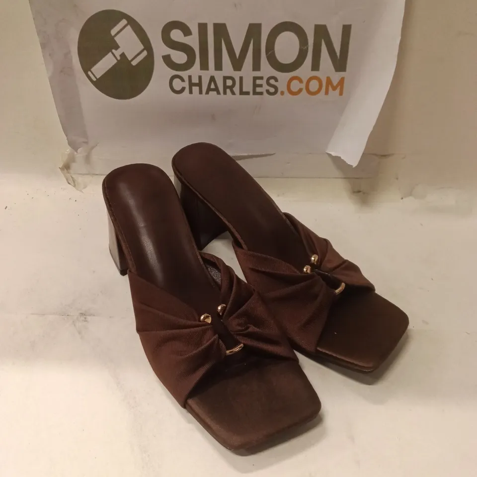 WOMEN'S BROWN HEELED SANDALS EU37