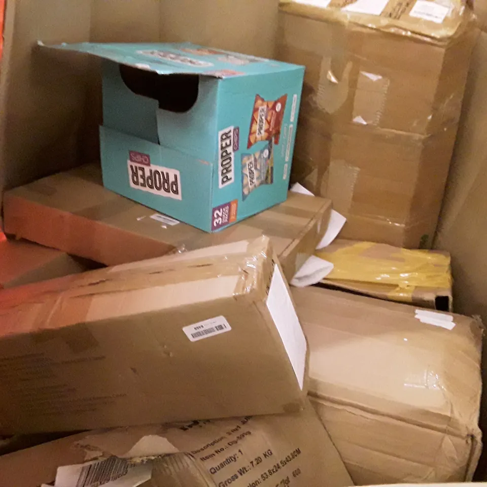 PALLET OF ASSORTED PRODUCTS INCLUDING CHRISTMAS WREATH, FOLDING DESK, SPIN MOP, ACCSTORE DRYING RACK