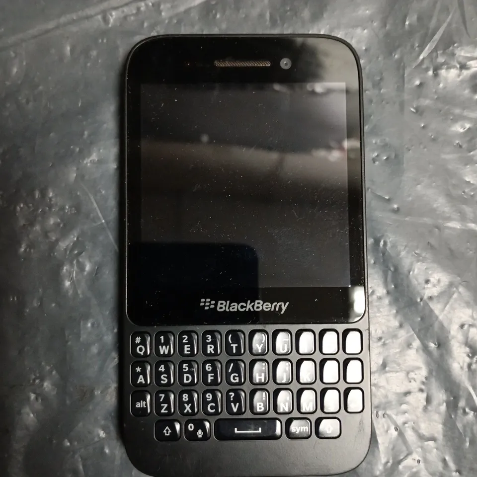 BLACKBERRY Q5 SMARTPHONE
