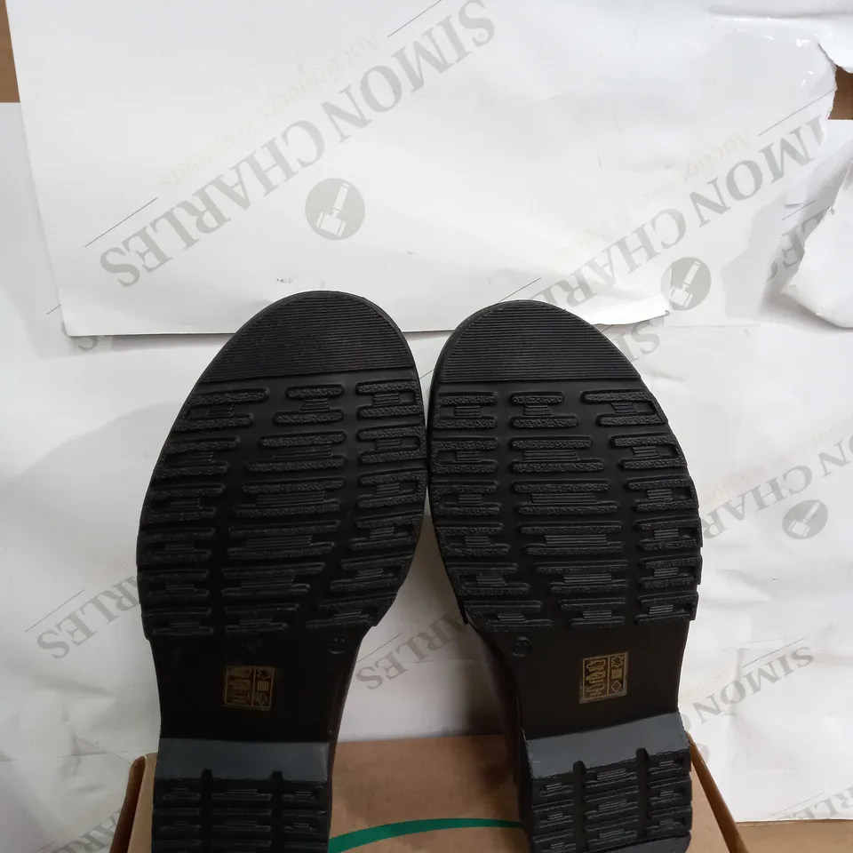 BOXED PAIR OF POD KALLIE LEATHER CHUNKY LOAFERS SIZE 7
