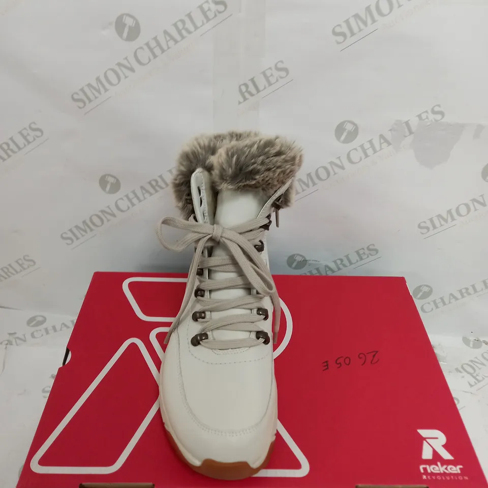 BOXED RIEKER REVOLUTION FUR HIKING BOOTS WHITE SIZE 7.5 