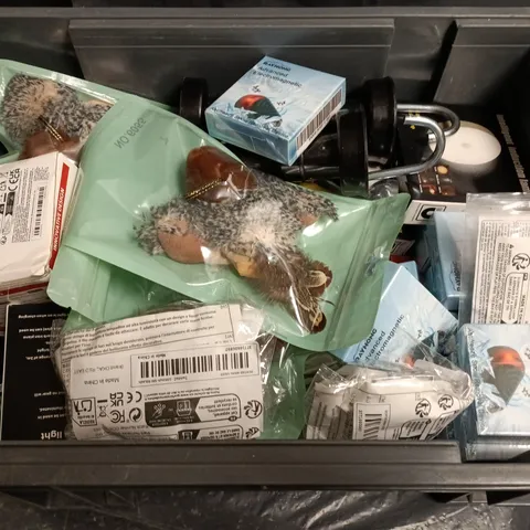 APPROXIMATELY 20 ASSORTED HOUSEHOLD ITEMS TO INCLUDE INDUCTION LAMP, RAYHONG AND ANIMAL ORNAMENTS