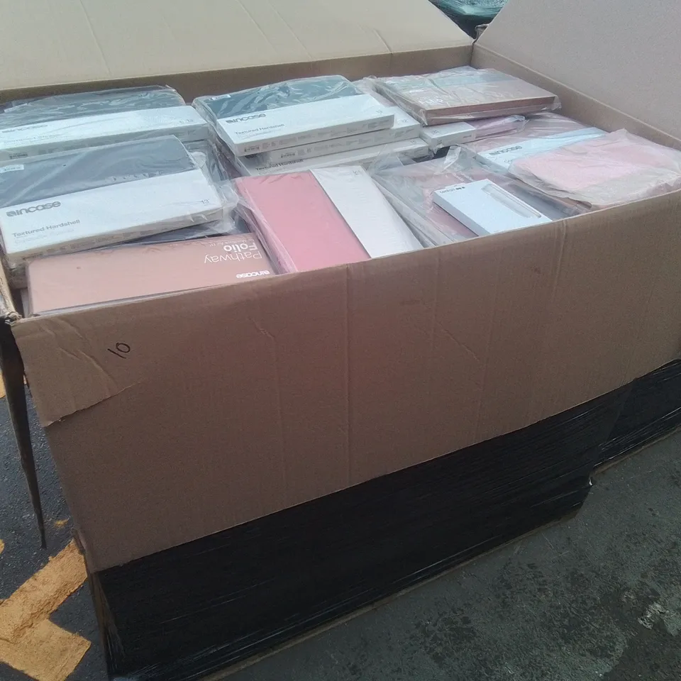 PALLET CONTAINING A LARGE QUANTITY OF ASSORTED BRAND NEW INCASE AND TECH21 TABLET AND PHONE CASES CASES