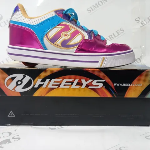 BOXED PAIR OF HEELYS SHOES IN WHITE/FUCHSIA UK SIZE 5