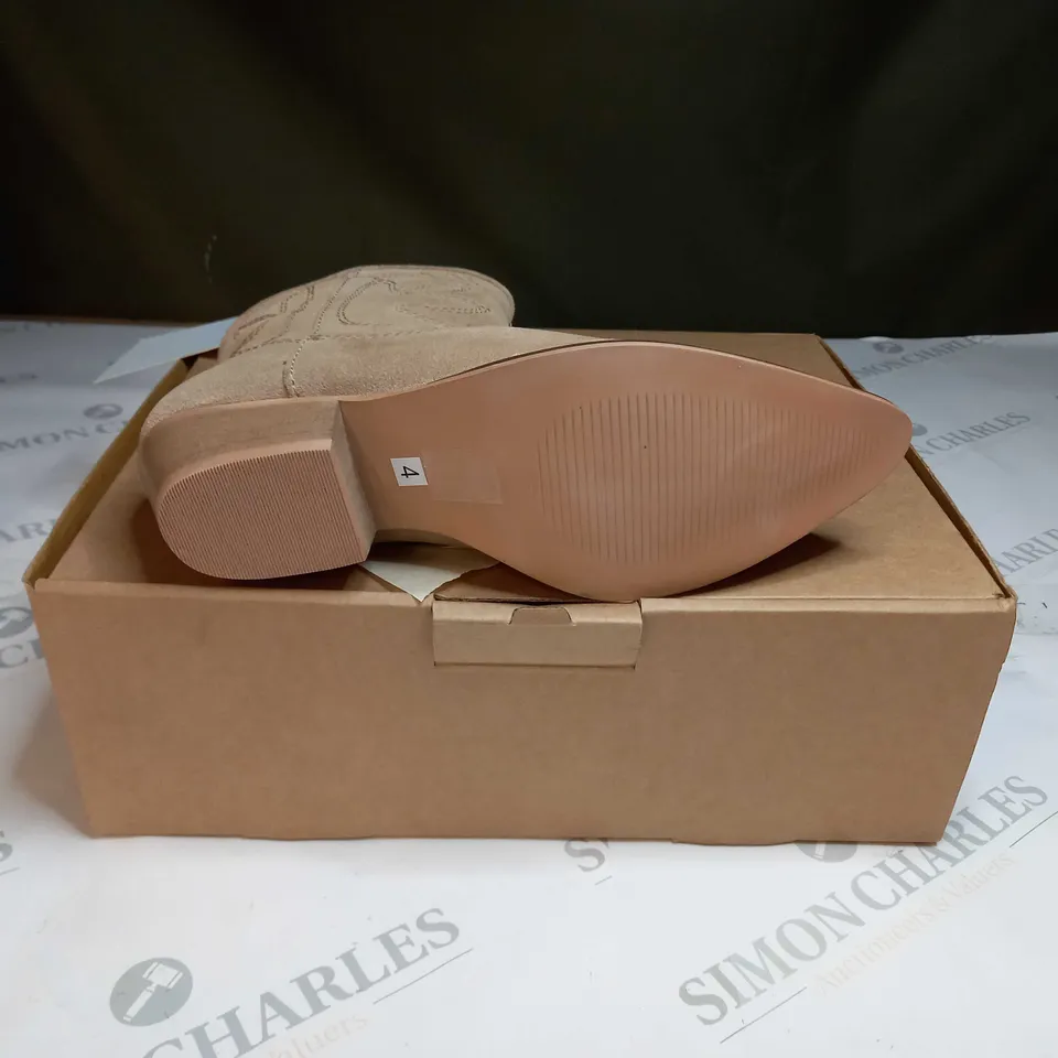 BOXED BOXED MAISON DE NIMES SUEDE WESTERN BOOTS SIZE 4