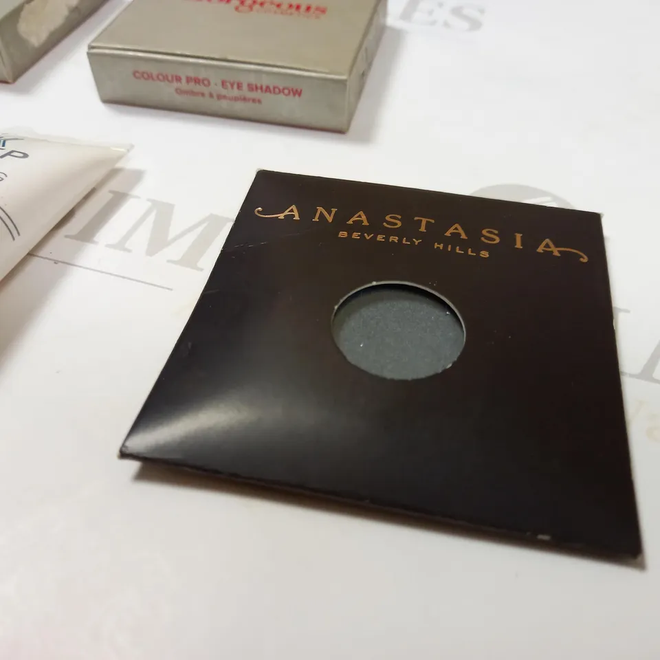 LOT OF APPROX 1O ASSORTED BEAUTY PRODUCTS TO INCLUDE: GORGEOUSE COSMETICS, NARS, ANASTASIA