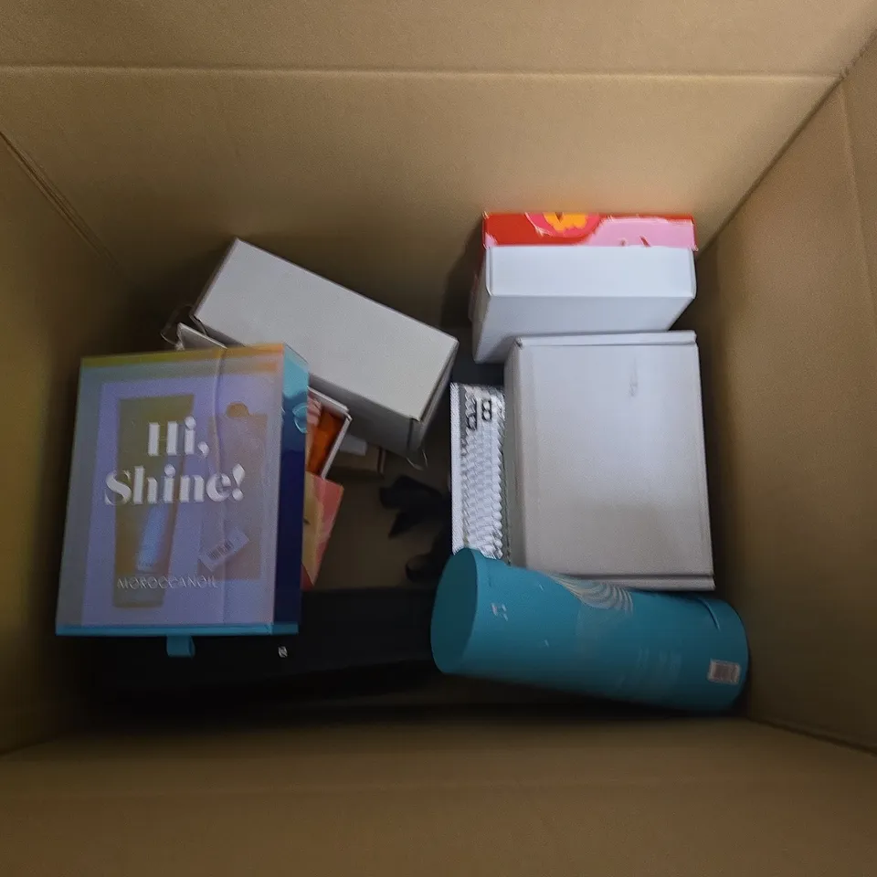 BOX OF APPROXIMATELY 10 VARIOUS GIFT SETS TO INCLUDE NIVEA BATH AND BODY, CHAMPNEYS HEALTH SPA AND ONE DIRECTION EAU DE PARFUM