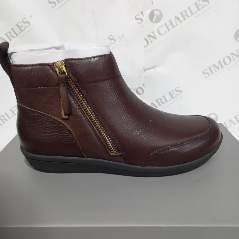 VIONIC LOIS BROWN ANKLE BOOTS - UK SIZE 3