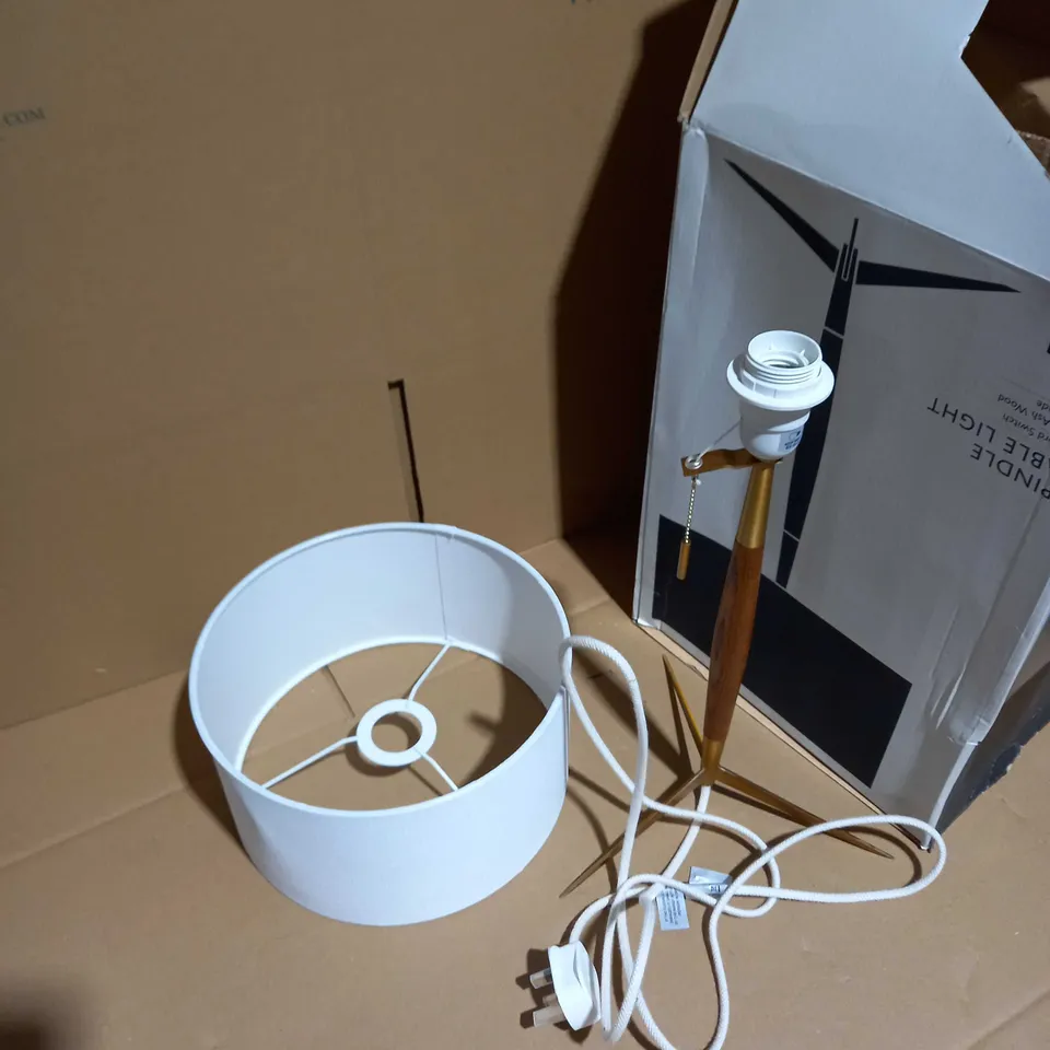 BOXED SPINDLE TABLE LIGHT