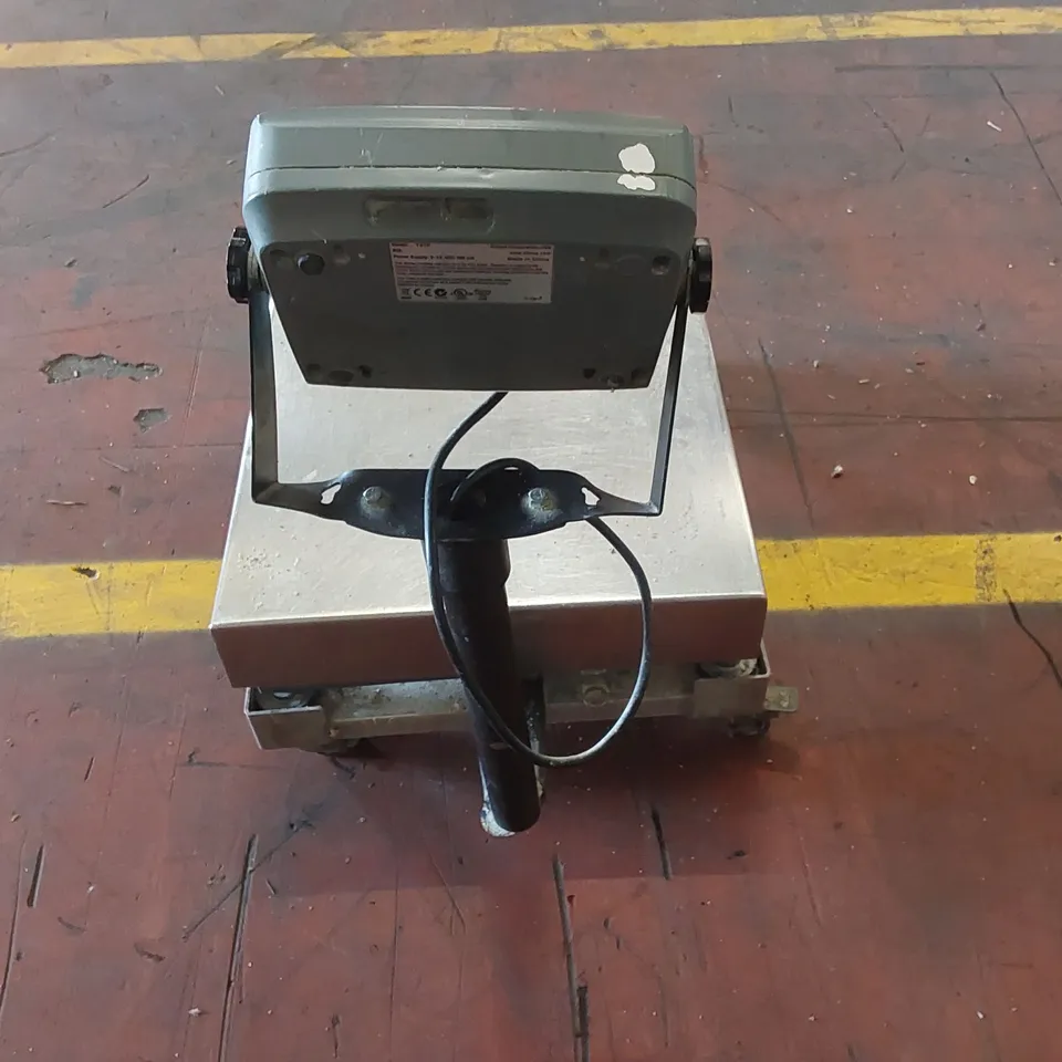 HERBERT BPS 700 SERIES SCALES WITH STAINLESS STEEL WEIGHING PLATFORM