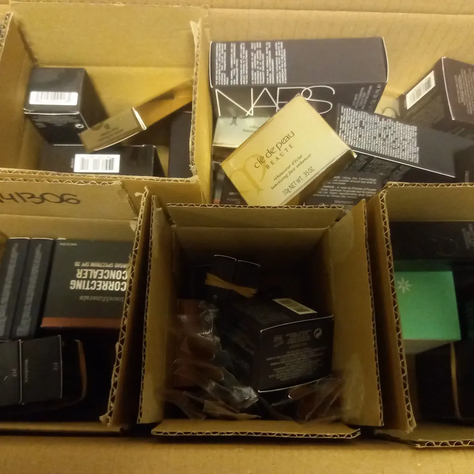 BOX OF APPROX 30 HEALTH AND BEAUTY ITEMS TO INCLUDE -BARE MINERALS CORRECTING CONCEALER - NARS COMPLETE FOUNDATION MED 3 - NARS LONG WEAR FOUNDATION MED/DARK 2.3 ECT 
